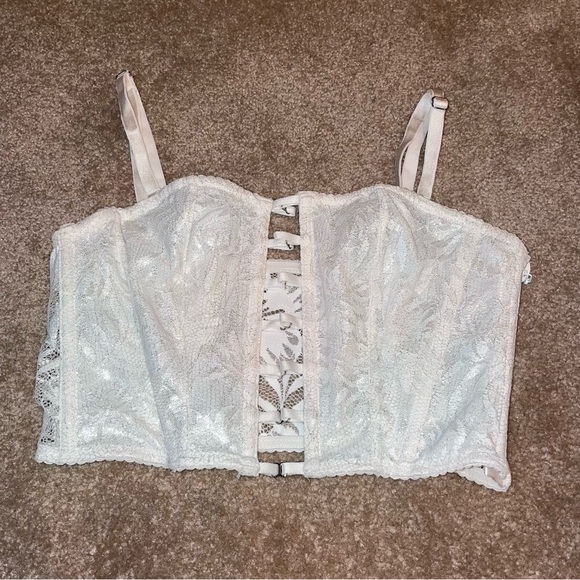 2 FOR THE PRICE OF 1. White corset top & Black corset top. (Victoria Secrets) - Picture 4 of 16